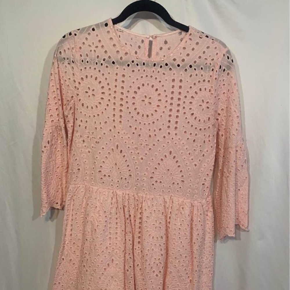 𝅺WOMAN’S peplum top/dress. Eyelet pattern. Soft pink. Skirt lined. Size large.